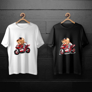 طرح لایه باز خرس تدی در حال موتور سواری برای چاپ روی انواع تیشرت